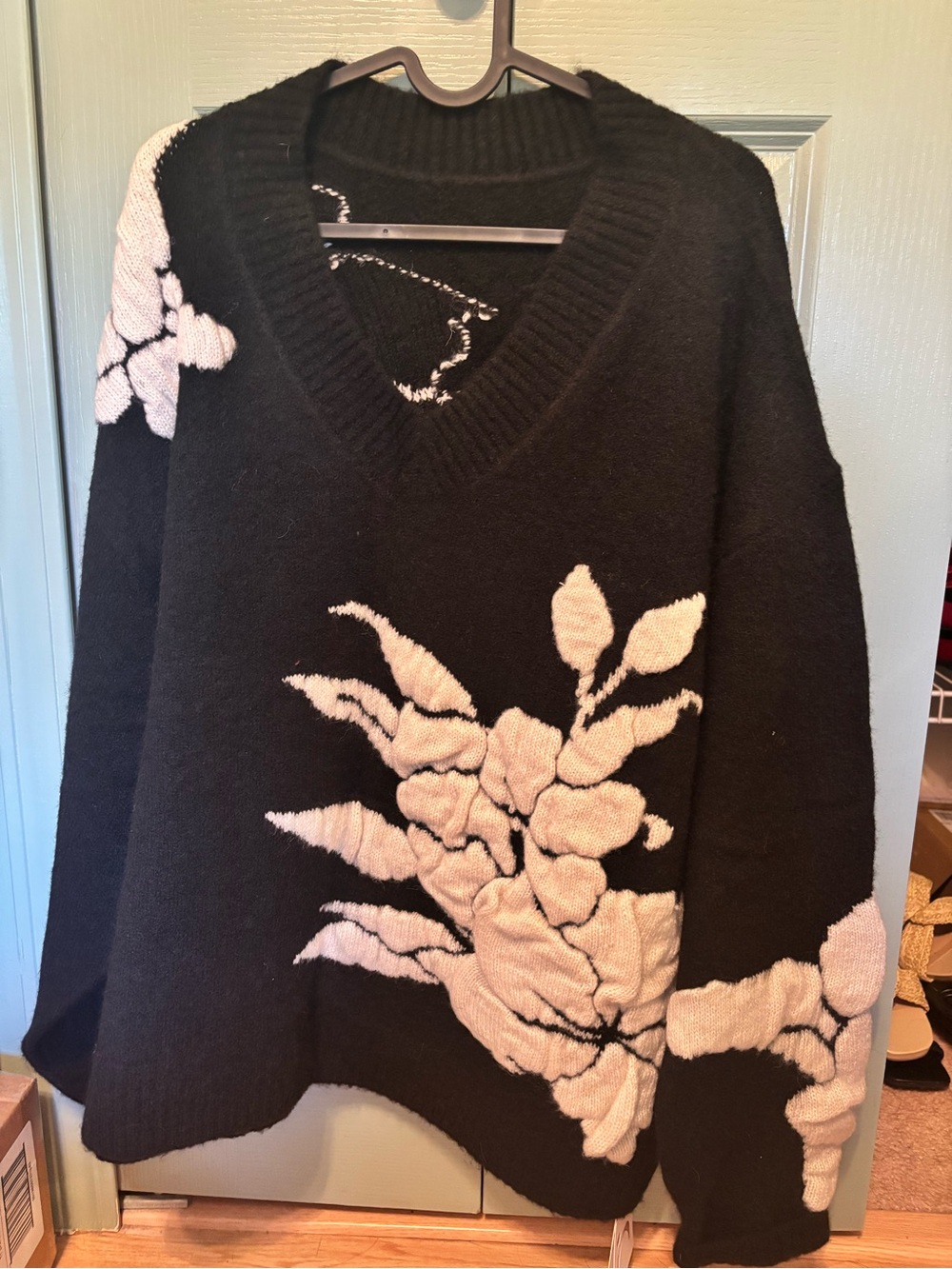 Commense Oversized Black V-Neck Sweater with Cream Floral Intarsia